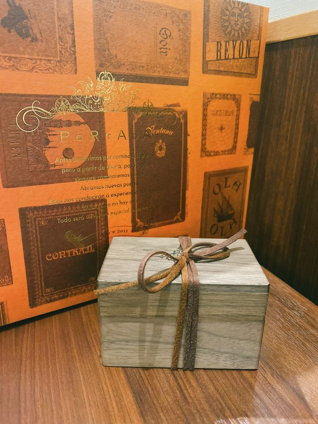 ボックスも紙袋も、小物まで全て可愛くてお気に入りです！