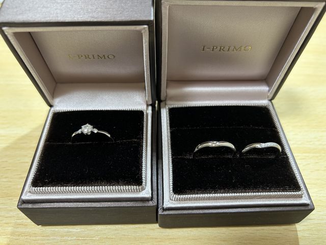 左：婚約指輪
右:結婚指輪