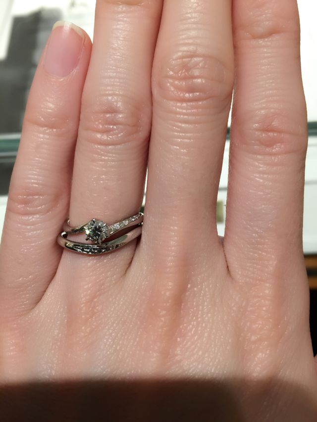 上は婚約指輪 下は結婚指輪