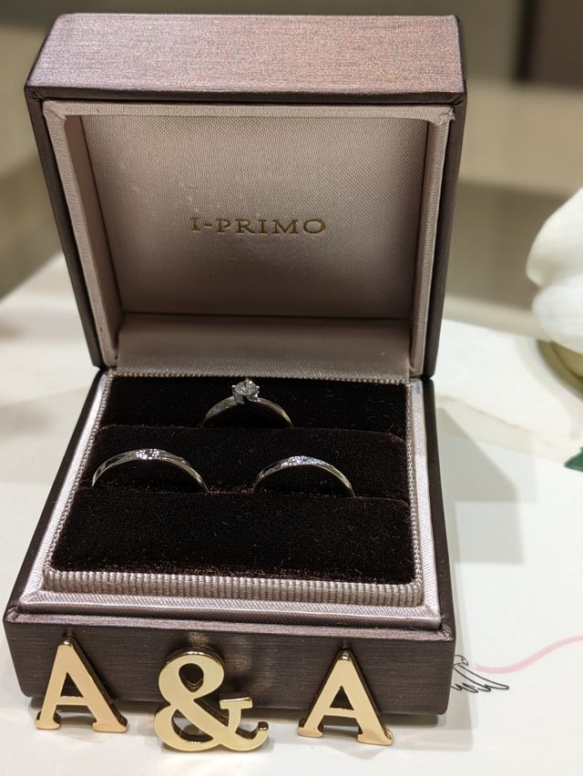 ユリシーズの婚約指輪と結婚指輪です。