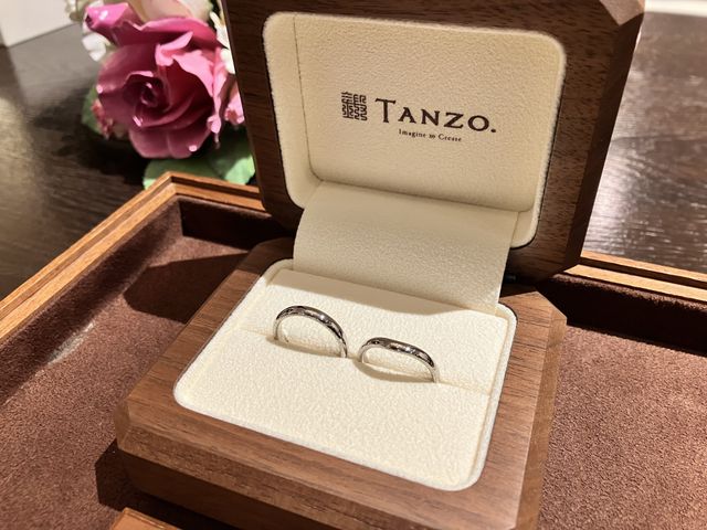 指輪両側面にスターダスト加工を入れました。
