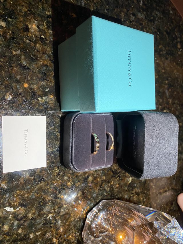 指輪は夫婦で異なるデザインにしました。