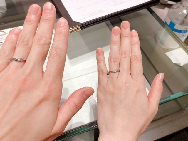 V字が独特なプラチナリング