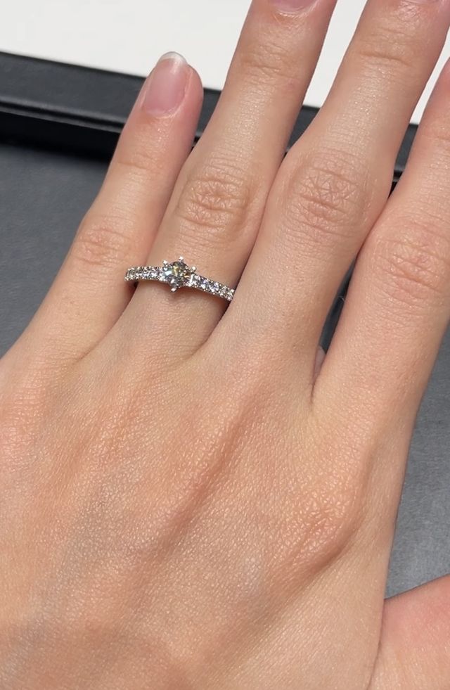 枠にダイヤモンドを乗せて撮影