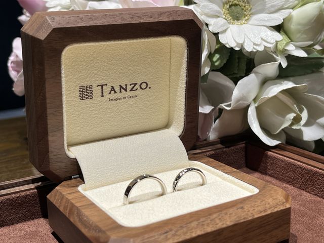 指輪だけでなく箱まで豪華でした。