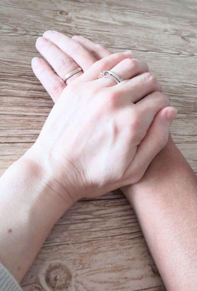 サンプルリングを送っていただき、自宅で選びました