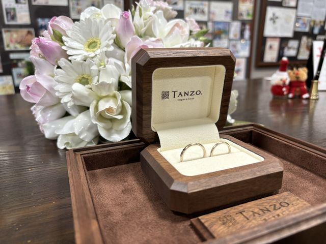 受け取りの際にブーケと共に撮影しました。