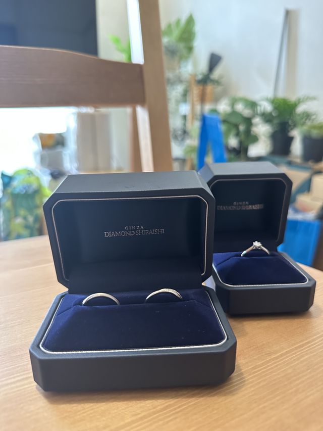 婚約指輪はホワイトリリー
結婚指輪はブーケのデザインです