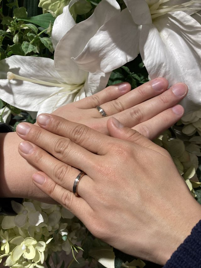 夫婦で結婚指輪の写真