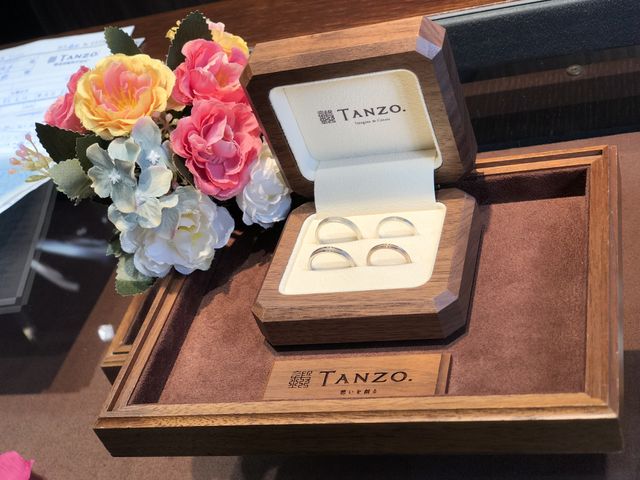 2人のこだわりの加工を織り交ぜて、特別な指輪に！
大満足です