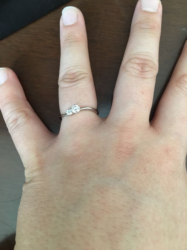 婚約指輪は買うつもりがなかったけどとても満足できる指輪です！