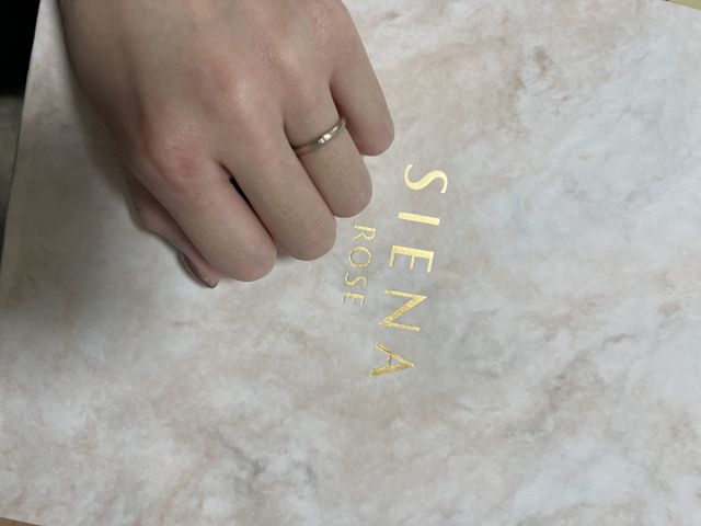 曲線のマット加工が素敵です。