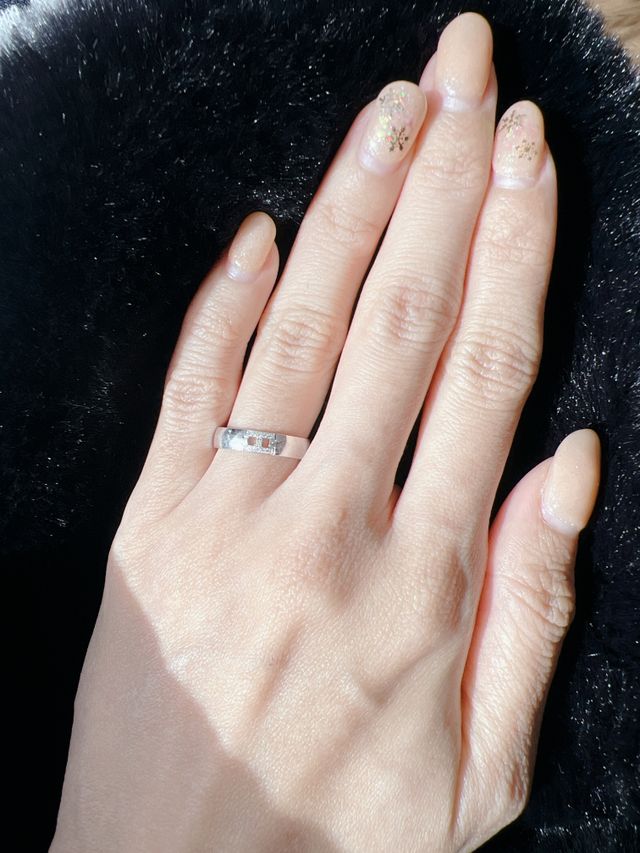 リングは太めです。