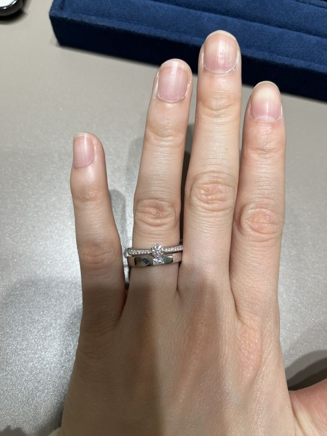 ストレートで輝く一筋のラインが綺麗です。