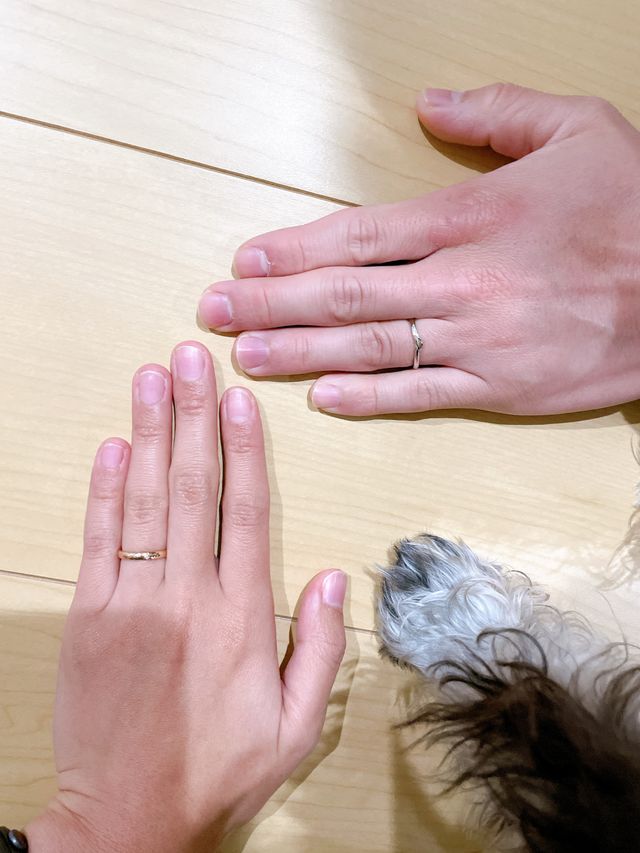 それぞれ好みの指輪を選びました。デザイン違うがそれもアリ！