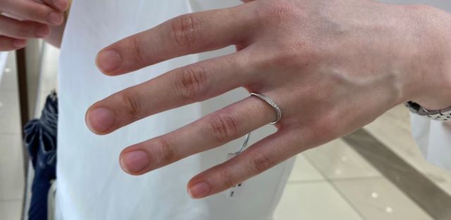 自然に小指に流れるようなウェーブでした