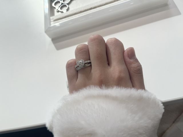 上が婚約指輪（ハッピーハート）で下が結婚指輪です