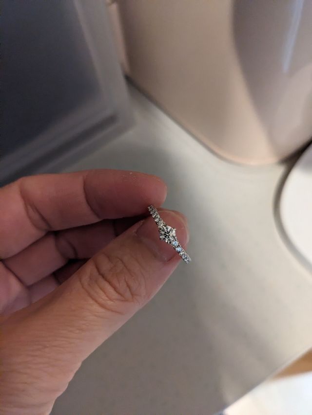 購入した婚約指輪です