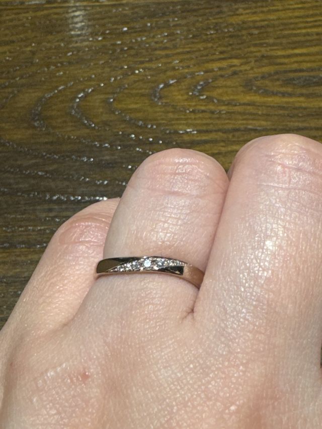 ダイヤの個数、サイズにこだわりました。