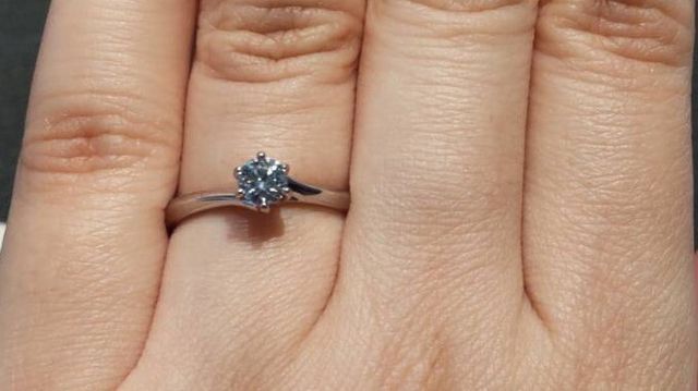 婚約指輪のみ着用時