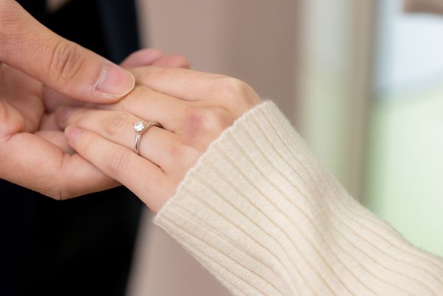 チャペルでプロポーズをしたときにカメラマンが撮影しました。