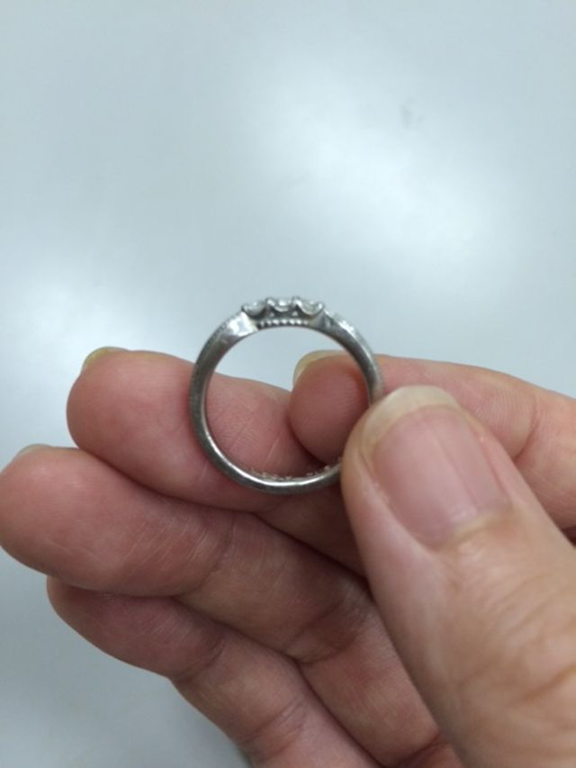 ダイヤモンドが3つ並んでいます