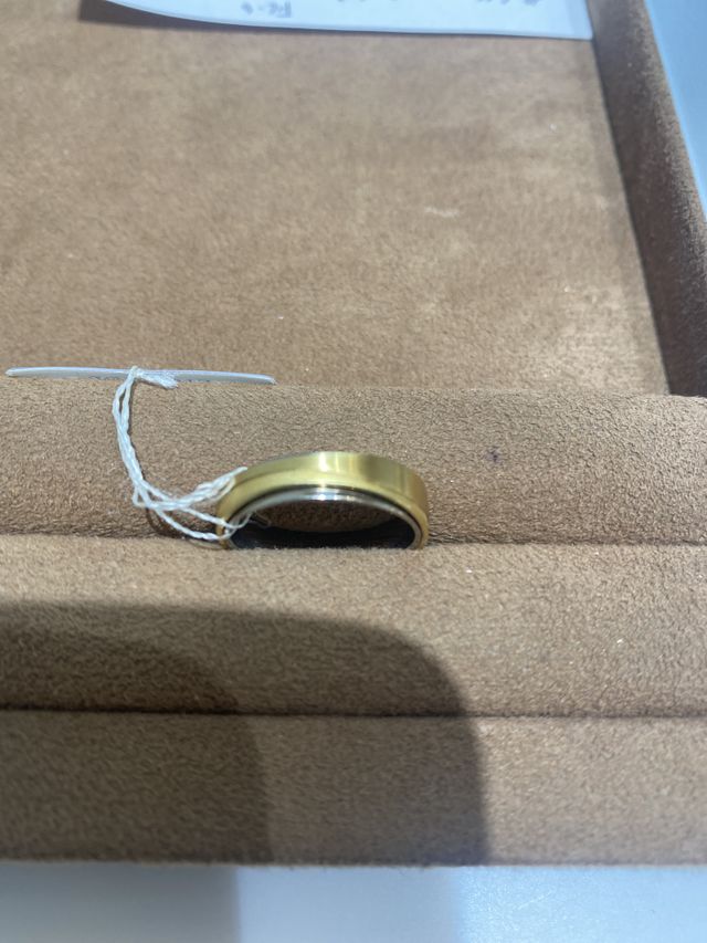 見た感じは、太い感じでしたがつけた際は、しっくりとした太さ。