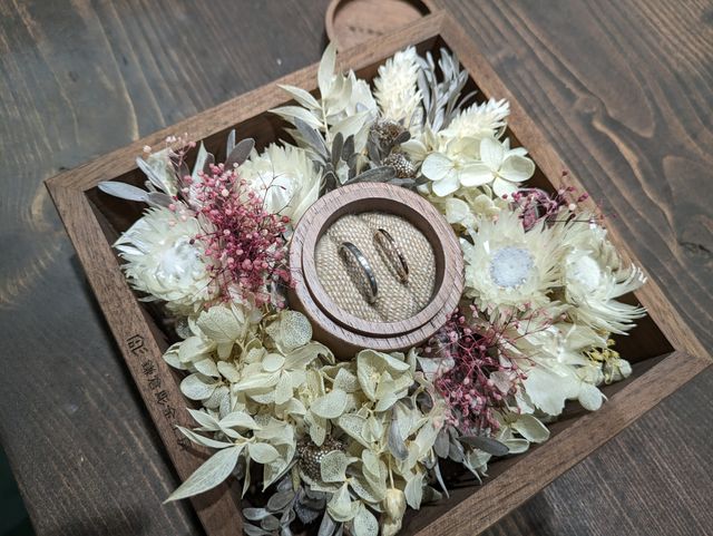 プラチナ2ミリとピンクゴールド1.5ミリです