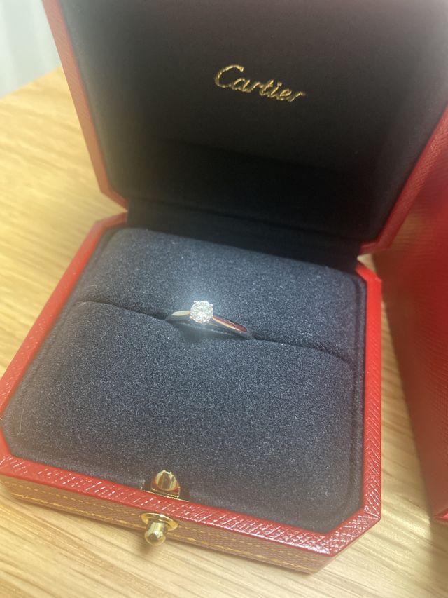 ダイヤモンドは0.27カラットです