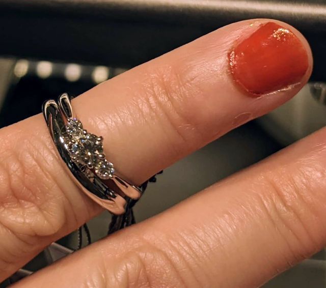 結婚指輪と婚約指輪（妻）