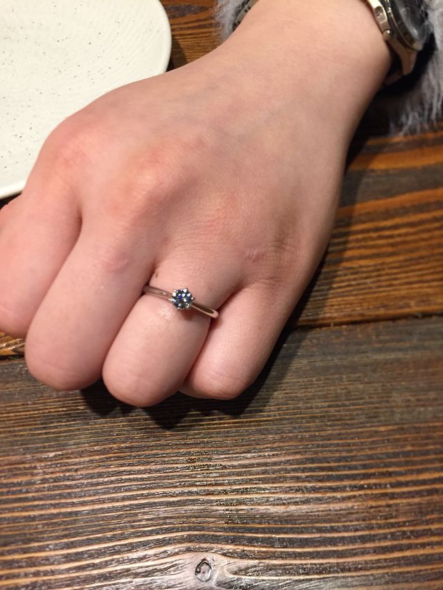 0.35カラットで評価がトリプルエクセレントというものです。