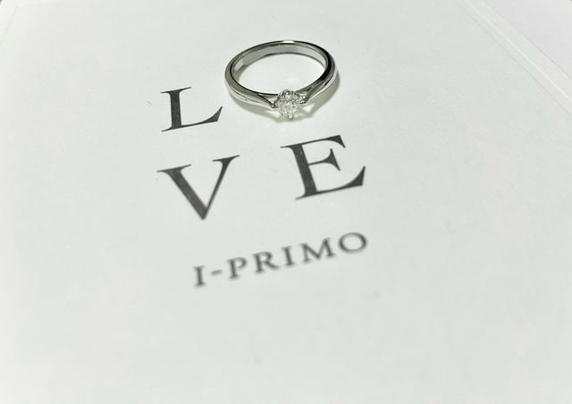 一粒がきらめくデザインです。シンプルで、日常使いできます。