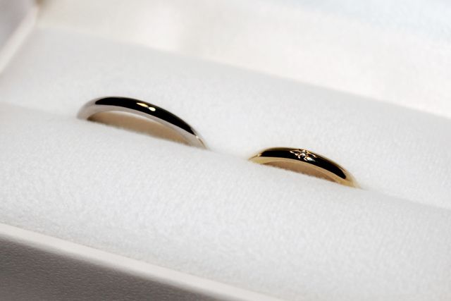 旦那がPT900、私のものがYG＆八光留めダイヤモンド