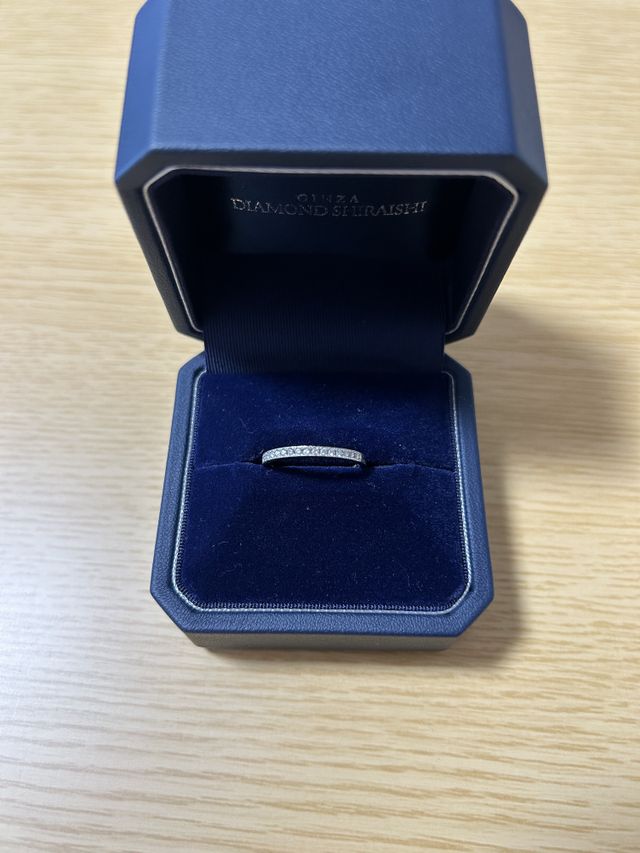 ハーフエタニティです。ハーフならサイズ調整もできるようです。