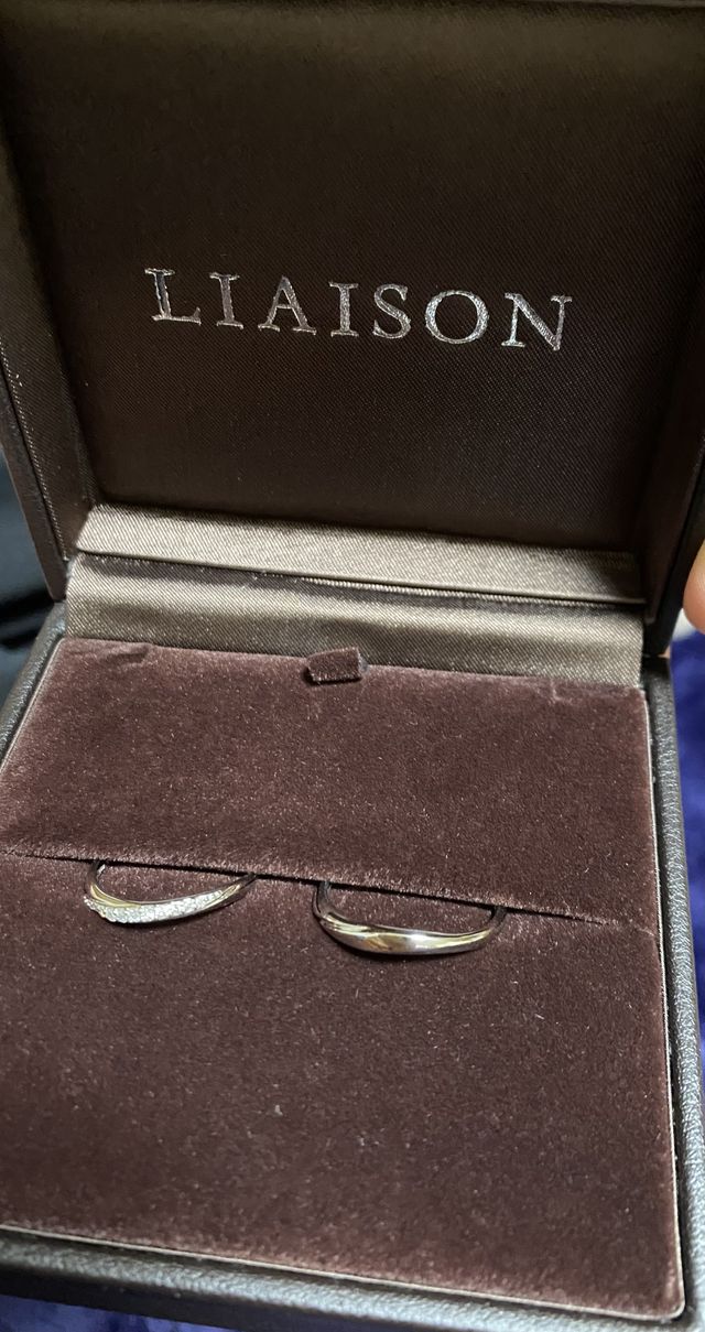 似たようなデザインで選び、ブランド違いでお揃いにしました。