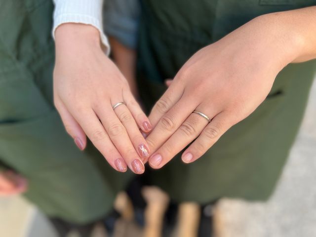 プラチナ2mm幅ヘアライン仕上げ。シンプルで気に入ってます！