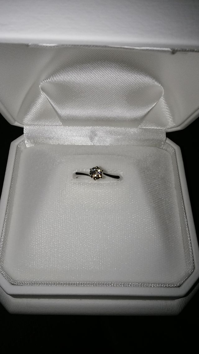 シンプルなデザインで細身のリングです。