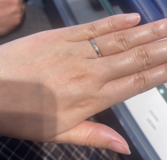 少し四角い感じのフォルムです