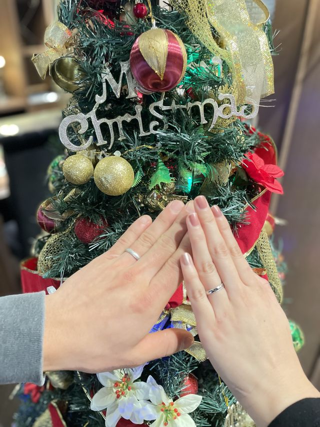 旦那とプランナーさんでたくさん考えて作っていただいた指輪です