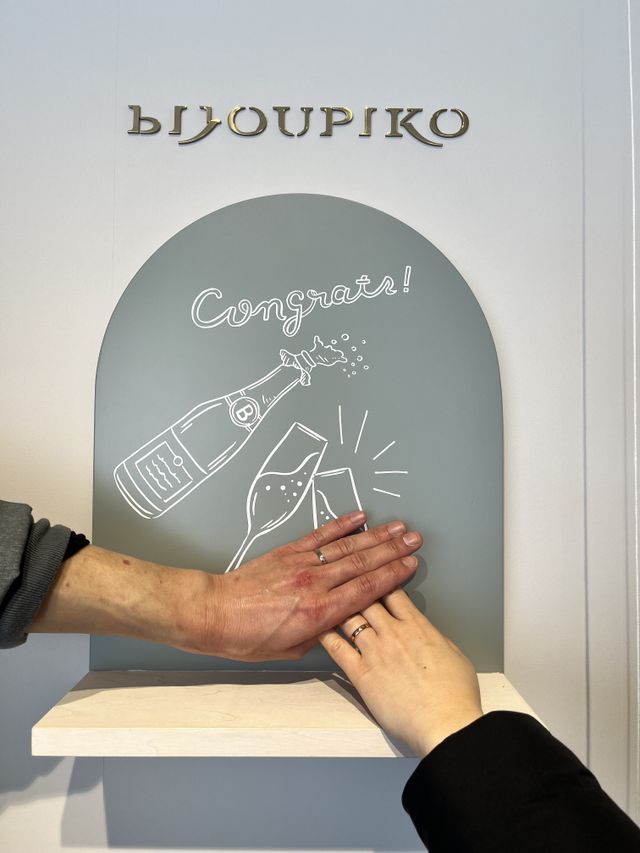 とても可愛いデザインです。
プラチナと18Ｋの色味が良いです