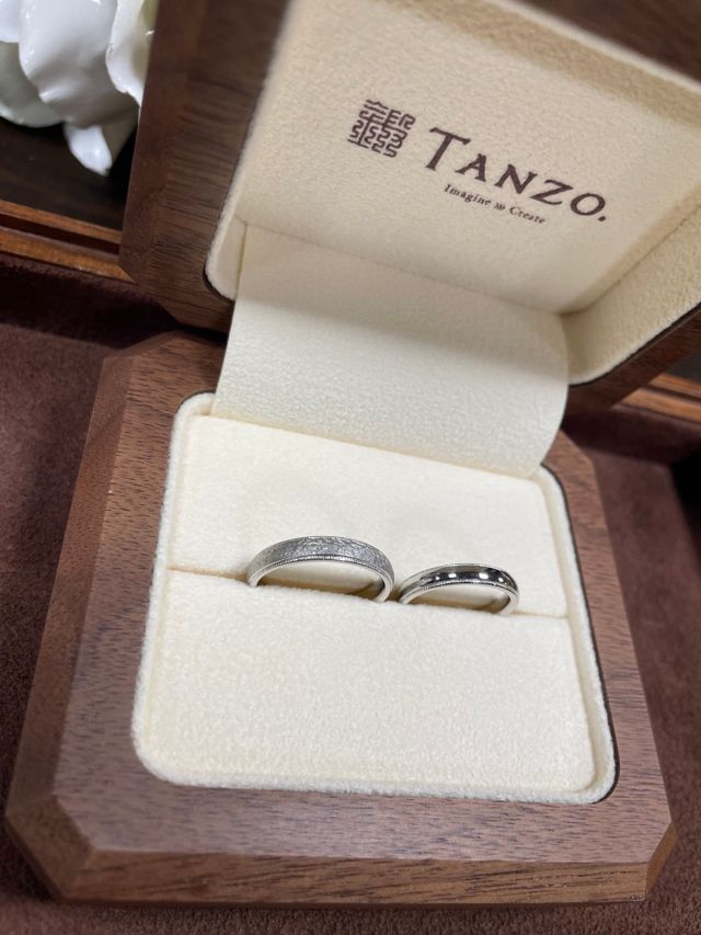 妻とお店の方々と決めた最高のデザインの指輪です。