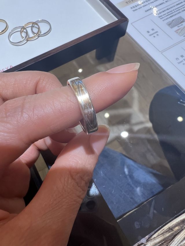 指輪の柄です。木目柄が素敵でした！