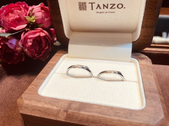 スターダスト部分と金線をお互い色を入れ替えてデザインしました