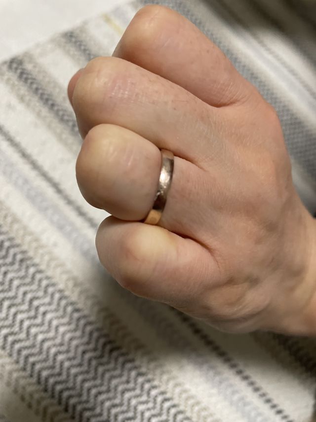 ピンクゴールドで綺麗な色合いです。