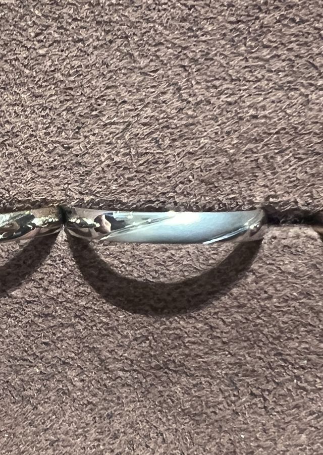 マット加工された指輪です。