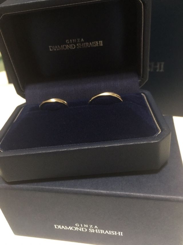 新郎はマット加工、新婦はヘアライン加工にしてもらいました。