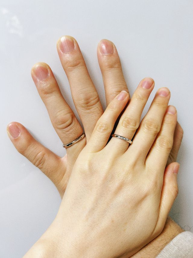 シンプルなデザインで普段のお洋服でも合うデザインです