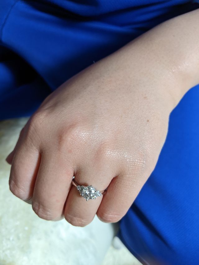 彼女にあげて付けてもらいました。