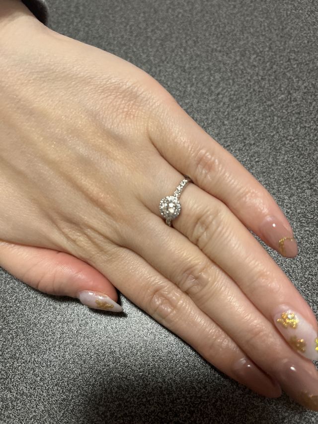 宝寿堂の婚約指輪です。