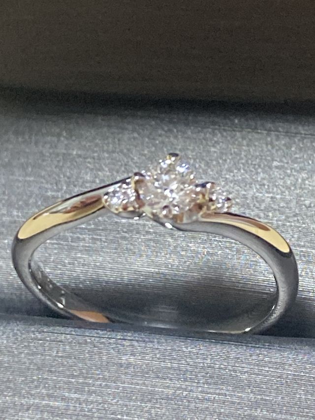 シンプルですが、ウェーブがある所がとても気に入っています！